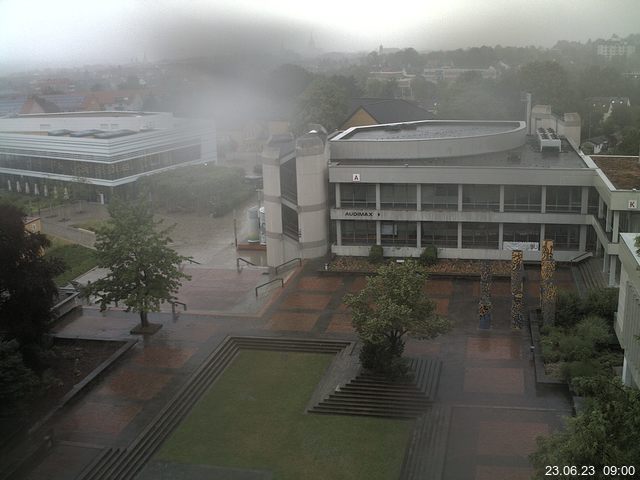 Foto der Webcam: Verwaltungsgebäude, Innenhof mit Audimax, Hörsaal-Gebäude 1