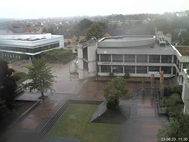 Foto der Webcam: Verwaltungsgebäude, Innenhof mit Audimax, Hörsaal-Gebäude 1