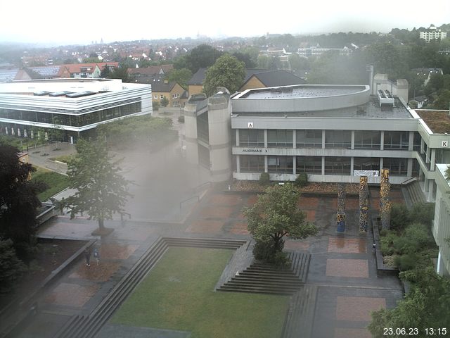 Foto der Webcam: Verwaltungsgebäude, Innenhof mit Audimax, Hörsaal-Gebäude 1