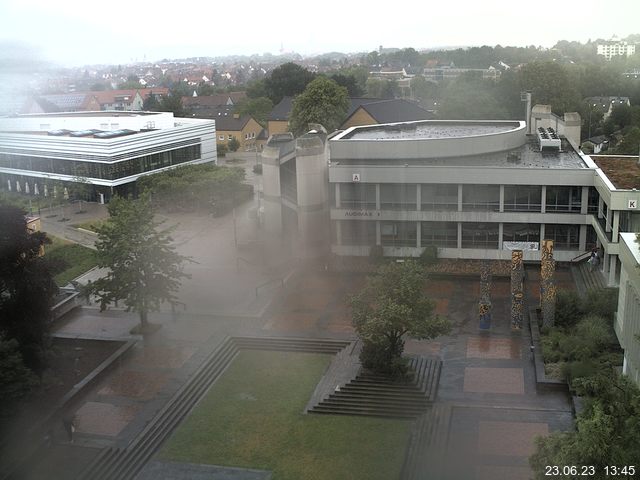 Foto der Webcam: Verwaltungsgebäude, Innenhof mit Audimax, Hörsaal-Gebäude 1