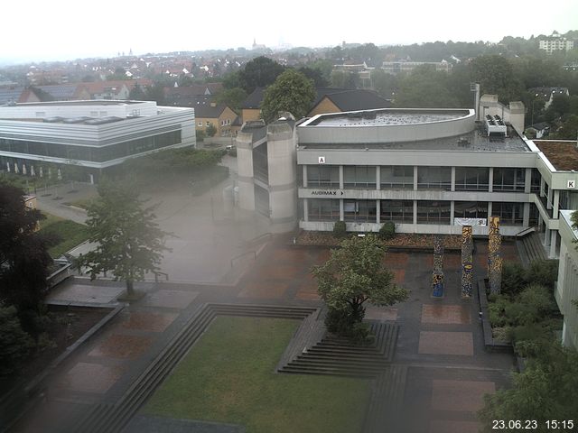 Foto der Webcam: Verwaltungsgebäude, Innenhof mit Audimax, Hörsaal-Gebäude 1