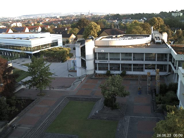 Foto der Webcam: Verwaltungsgebäude, Innenhof mit Audimax, Hörsaal-Gebäude 1