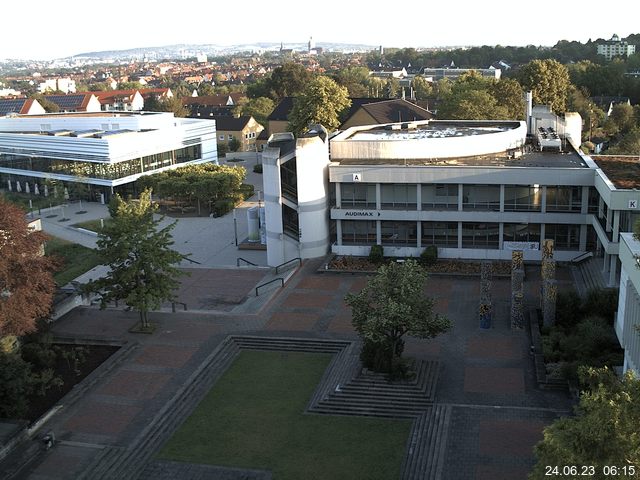 Foto der Webcam: Verwaltungsgebäude, Innenhof mit Audimax, Hörsaal-Gebäude 1