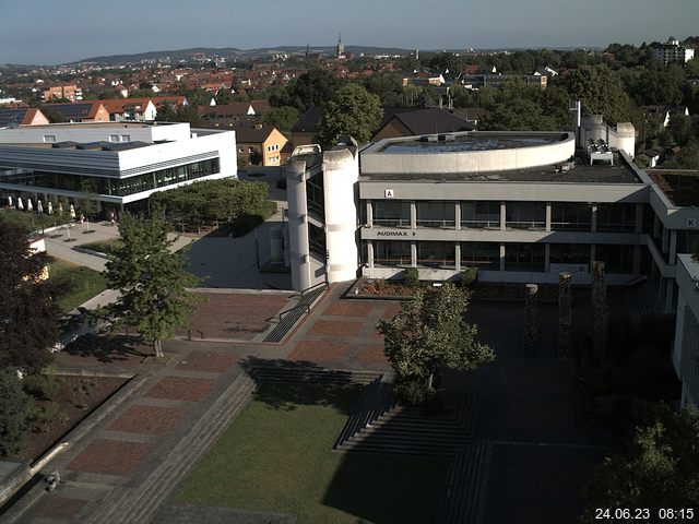 Foto der Webcam: Verwaltungsgebäude, Innenhof mit Audimax, Hörsaal-Gebäude 1