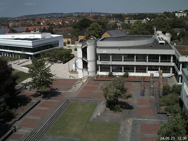 Foto der Webcam: Verwaltungsgebäude, Innenhof mit Audimax, Hörsaal-Gebäude 1