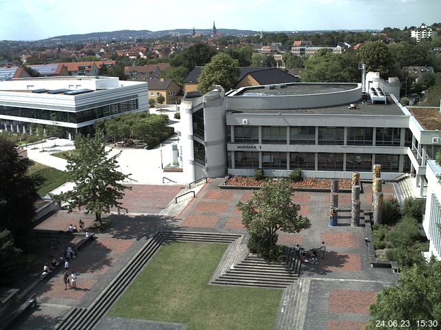 Foto der Webcam: Verwaltungsgebäude, Innenhof mit Audimax, Hörsaal-Gebäude 1