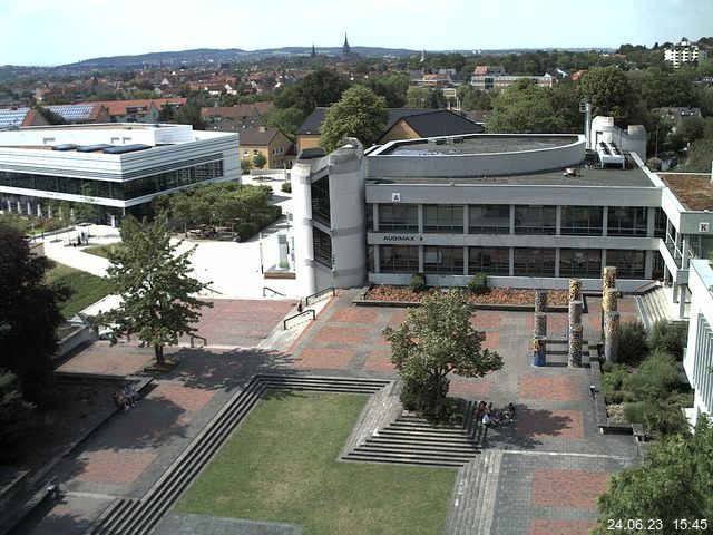 Foto der Webcam: Verwaltungsgebäude, Innenhof mit Audimax, Hörsaal-Gebäude 1