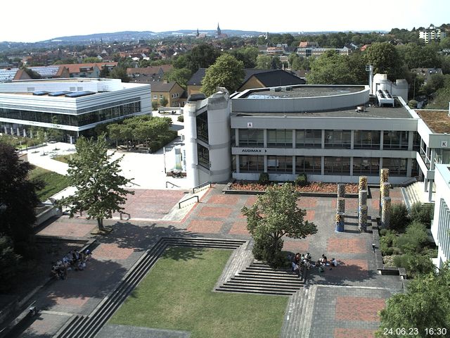 Foto der Webcam: Verwaltungsgebäude, Innenhof mit Audimax, Hörsaal-Gebäude 1