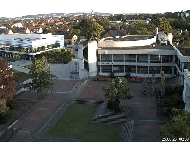 Foto der Webcam: Verwaltungsgebäude, Innenhof mit Audimax, Hörsaal-Gebäude 1