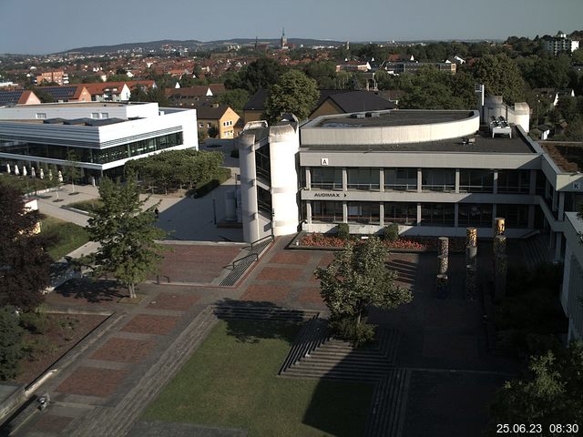 Foto der Webcam: Verwaltungsgebäude, Innenhof mit Audimax, Hörsaal-Gebäude 1