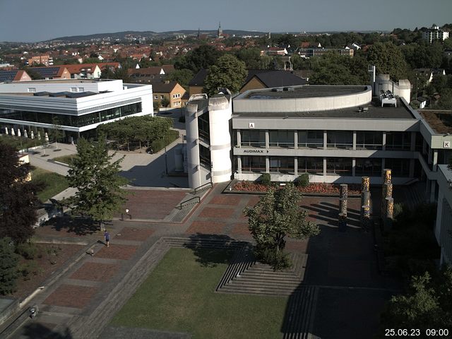 Foto der Webcam: Verwaltungsgebäude, Innenhof mit Audimax, Hörsaal-Gebäude 1