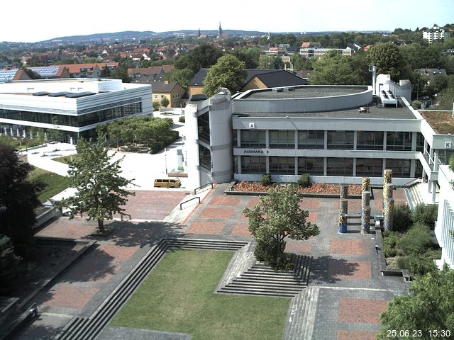 Foto der Webcam: Verwaltungsgebäude, Innenhof mit Audimax, Hörsaal-Gebäude 1