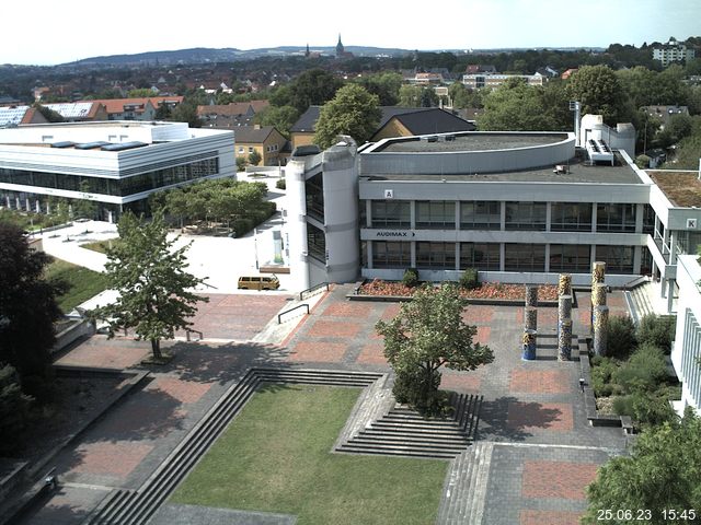 Foto der Webcam: Verwaltungsgebäude, Innenhof mit Audimax, Hörsaal-Gebäude 1