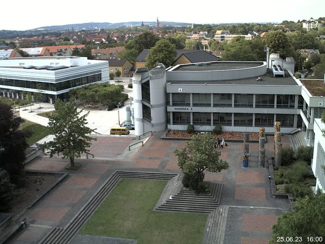 Foto der Webcam: Verwaltungsgebäude, Innenhof mit Audimax, Hörsaal-Gebäude 1