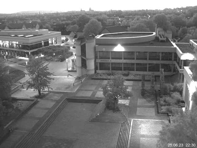 Foto der Webcam: Verwaltungsgebäude, Innenhof mit Audimax, Hörsaal-Gebäude 1