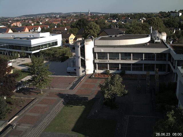 Foto der Webcam: Verwaltungsgebäude, Innenhof mit Audimax, Hörsaal-Gebäude 1