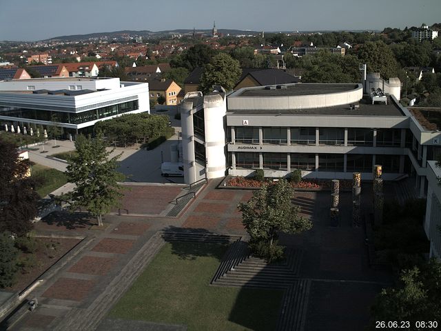 Foto der Webcam: Verwaltungsgebäude, Innenhof mit Audimax, Hörsaal-Gebäude 1