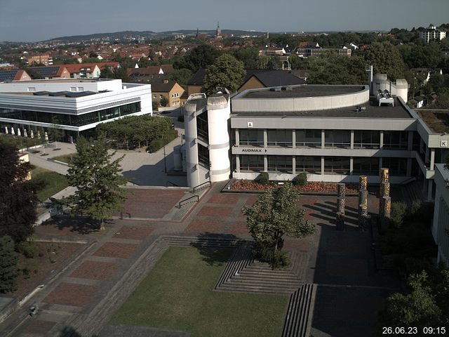 Foto der Webcam: Verwaltungsgebäude, Innenhof mit Audimax, Hörsaal-Gebäude 1