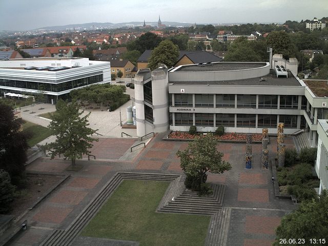 Foto der Webcam: Verwaltungsgebäude, Innenhof mit Audimax, Hörsaal-Gebäude 1