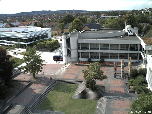 Foto der Webcam: Verwaltungsgebäude, Innenhof mit Audimax, Hörsaal-Gebäude 1