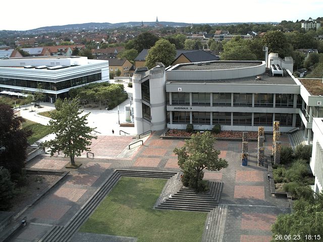 Foto der Webcam: Verwaltungsgebäude, Innenhof mit Audimax, Hörsaal-Gebäude 1