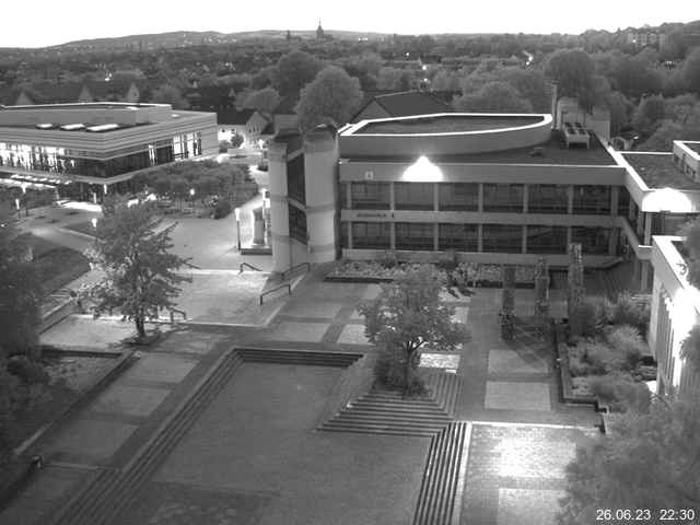 Foto der Webcam: Verwaltungsgebäude, Innenhof mit Audimax, Hörsaal-Gebäude 1