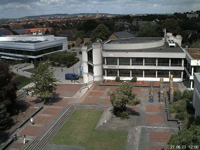 Foto der Webcam: Verwaltungsgebäude, Innenhof mit Audimax, Hörsaal-Gebäude 1