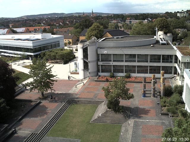 Foto der Webcam: Verwaltungsgebäude, Innenhof mit Audimax, Hörsaal-Gebäude 1