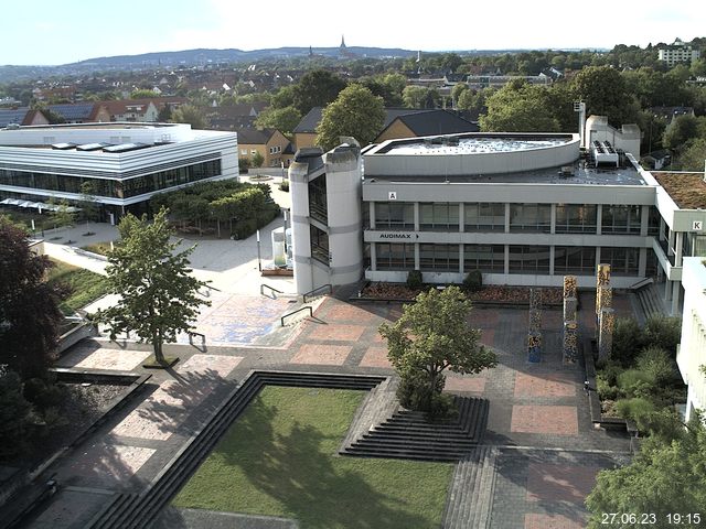 Foto der Webcam: Verwaltungsgebäude, Innenhof mit Audimax, Hörsaal-Gebäude 1