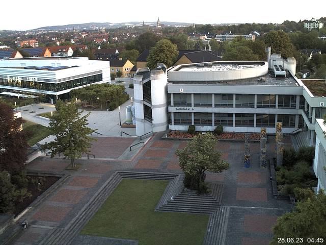 Foto der Webcam: Verwaltungsgebäude, Innenhof mit Audimax, Hörsaal-Gebäude 1