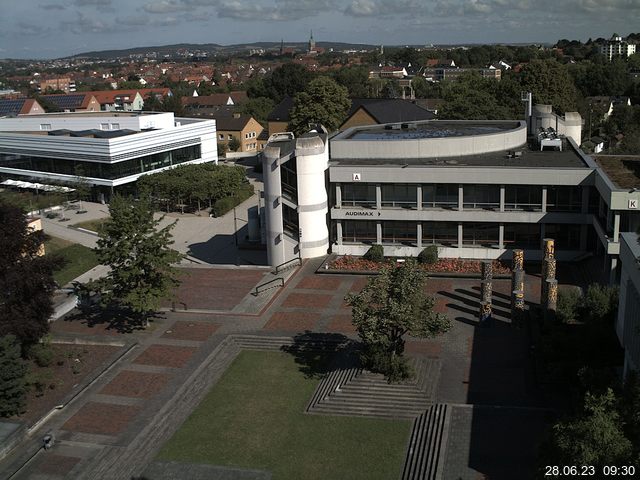 Foto der Webcam: Verwaltungsgebäude, Innenhof mit Audimax, Hörsaal-Gebäude 1