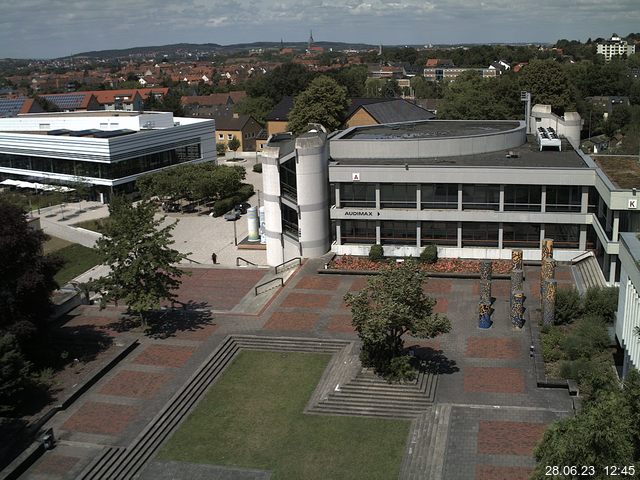 Foto der Webcam: Verwaltungsgebäude, Innenhof mit Audimax, Hörsaal-Gebäude 1