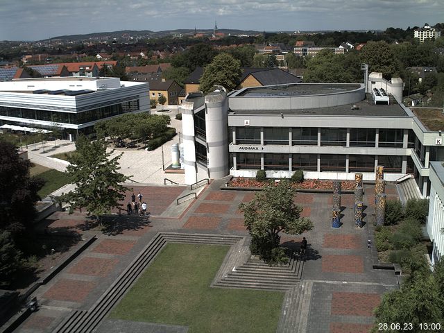 Foto der Webcam: Verwaltungsgebäude, Innenhof mit Audimax, Hörsaal-Gebäude 1