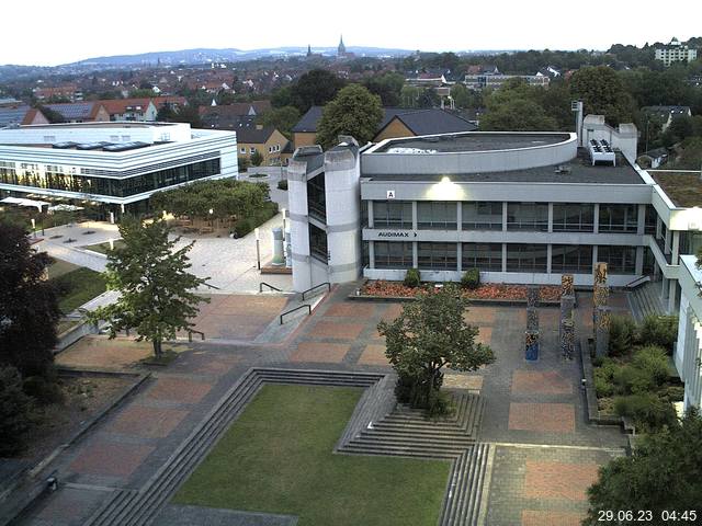 Foto der Webcam: Verwaltungsgebäude, Innenhof mit Audimax, Hörsaal-Gebäude 1