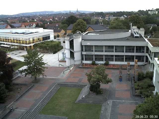 Foto der Webcam: Verwaltungsgebäude, Innenhof mit Audimax, Hörsaal-Gebäude 1