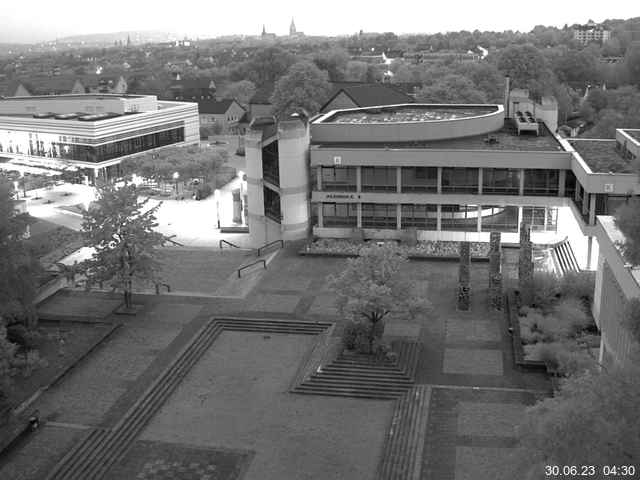 Foto der Webcam: Verwaltungsgebäude, Innenhof mit Audimax, Hörsaal-Gebäude 1