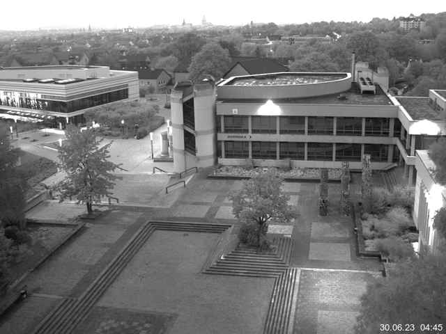 Foto der Webcam: Verwaltungsgebäude, Innenhof mit Audimax, Hörsaal-Gebäude 1