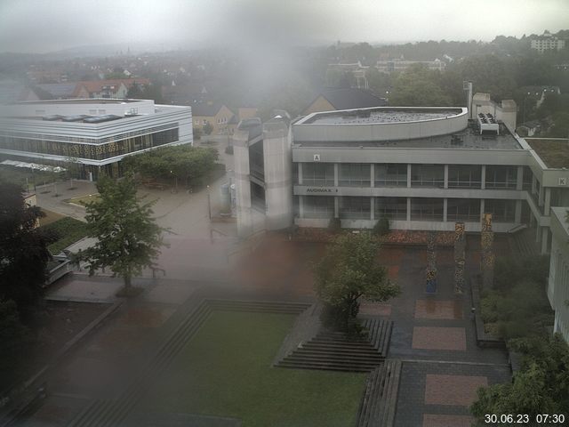 Foto der Webcam: Verwaltungsgebäude, Innenhof mit Audimax, Hörsaal-Gebäude 1