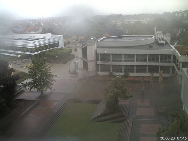 Foto der Webcam: Verwaltungsgebäude, Innenhof mit Audimax, Hörsaal-Gebäude 1