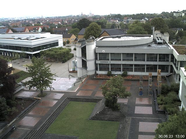 Foto der Webcam: Verwaltungsgebäude, Innenhof mit Audimax, Hörsaal-Gebäude 1