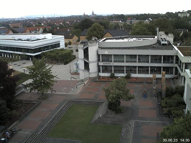 Foto der Webcam: Verwaltungsgebäude, Innenhof mit Audimax, Hörsaal-Gebäude 1