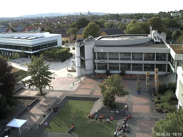 Foto der Webcam: Verwaltungsgebäude, Innenhof mit Audimax, Hörsaal-Gebäude 1