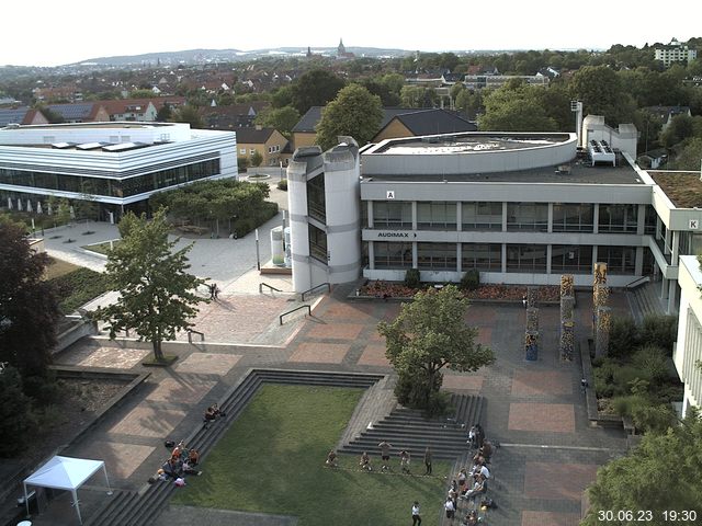 Foto der Webcam: Verwaltungsgebäude, Innenhof mit Audimax, Hörsaal-Gebäude 1