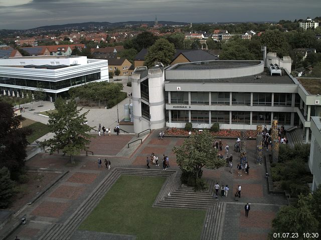 Foto der Webcam: Verwaltungsgebäude, Innenhof mit Audimax, Hörsaal-Gebäude 1