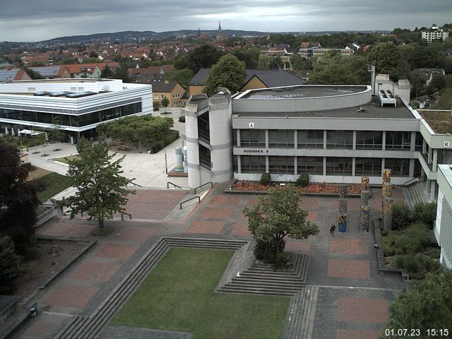 Foto der Webcam: Verwaltungsgebäude, Innenhof mit Audimax, Hörsaal-Gebäude 1