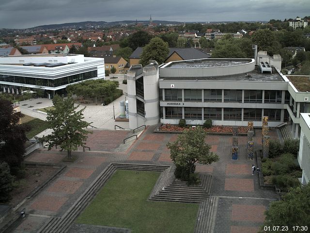 Foto der Webcam: Verwaltungsgebäude, Innenhof mit Audimax, Hörsaal-Gebäude 1