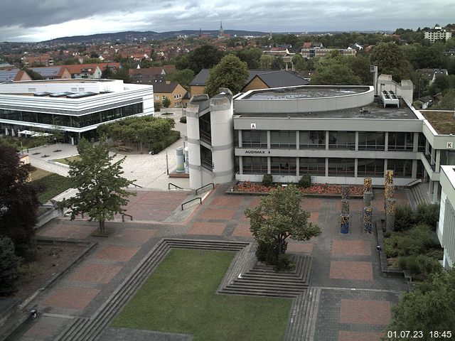 Foto der Webcam: Verwaltungsgebäude, Innenhof mit Audimax, Hörsaal-Gebäude 1