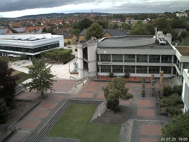 Foto der Webcam: Verwaltungsgebäude, Innenhof mit Audimax, Hörsaal-Gebäude 1