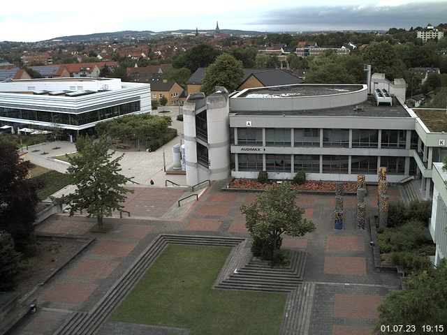 Foto der Webcam: Verwaltungsgebäude, Innenhof mit Audimax, Hörsaal-Gebäude 1