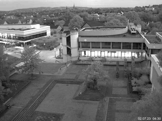 Foto der Webcam: Verwaltungsgebäude, Innenhof mit Audimax, Hörsaal-Gebäude 1